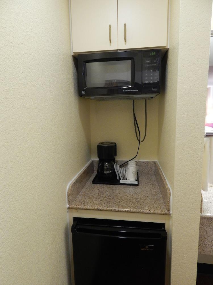 Econo Lodge Naval Station Norfolk Bagian luar foto