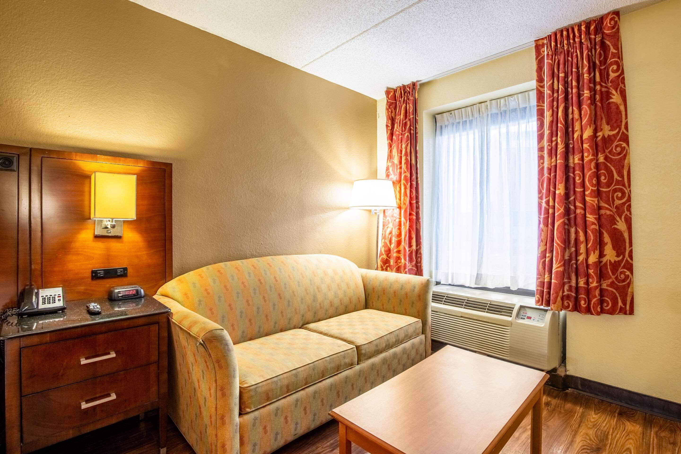 Econo Lodge Naval Station Norfolk Bagian luar foto