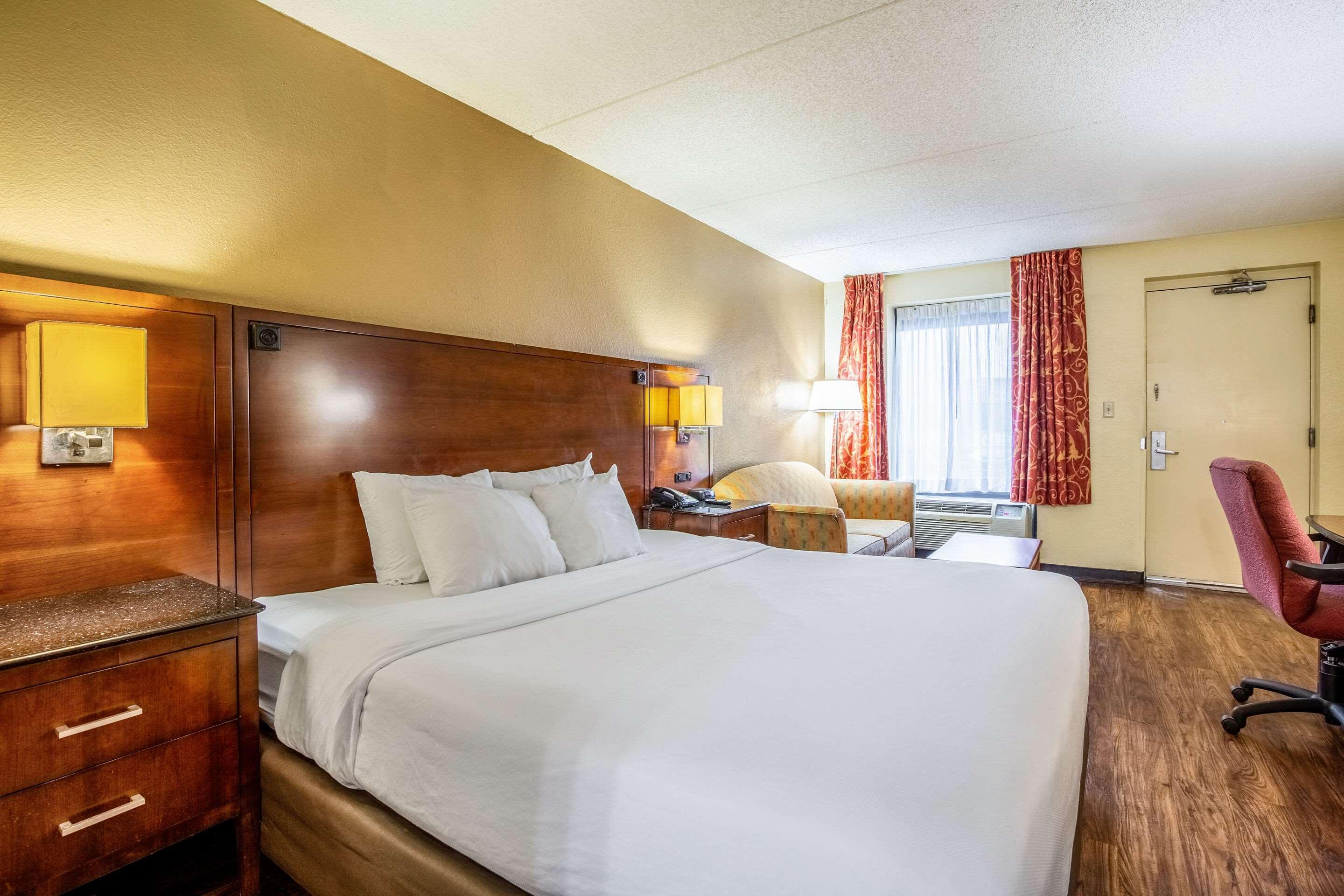 Econo Lodge Naval Station Norfolk Bagian luar foto
