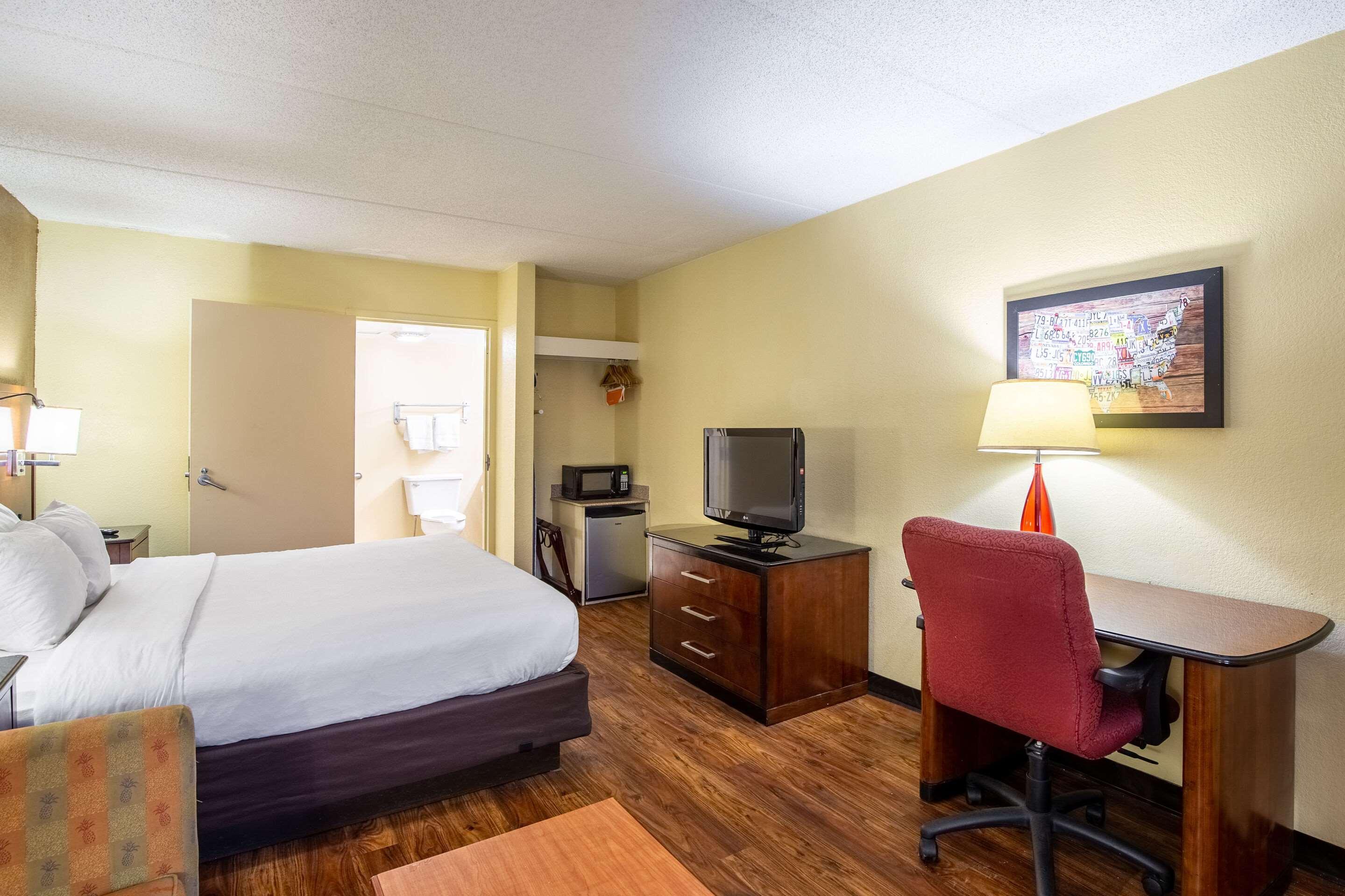 Econo Lodge Naval Station Norfolk Bagian luar foto