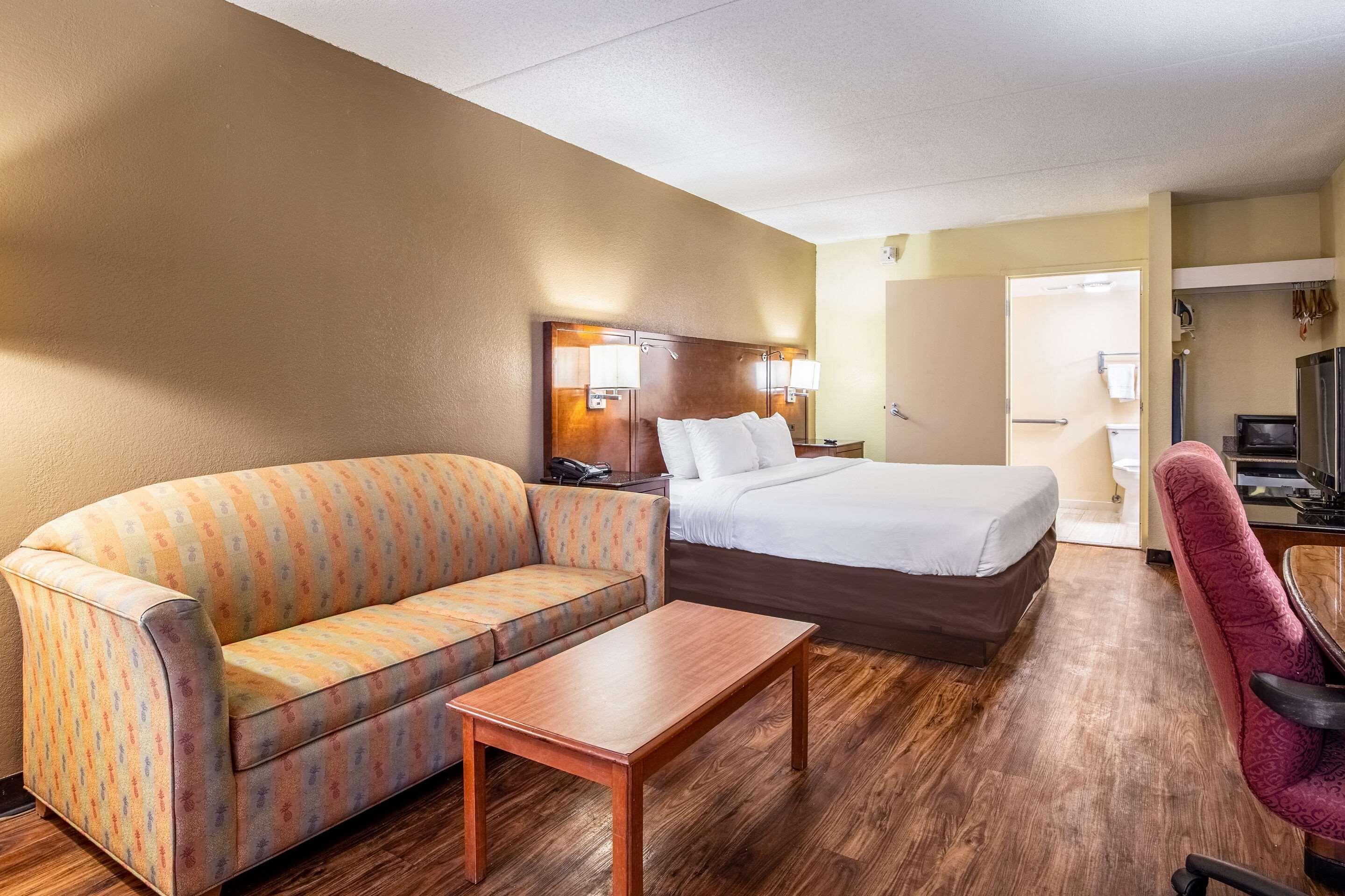 Econo Lodge Naval Station Norfolk Bagian luar foto