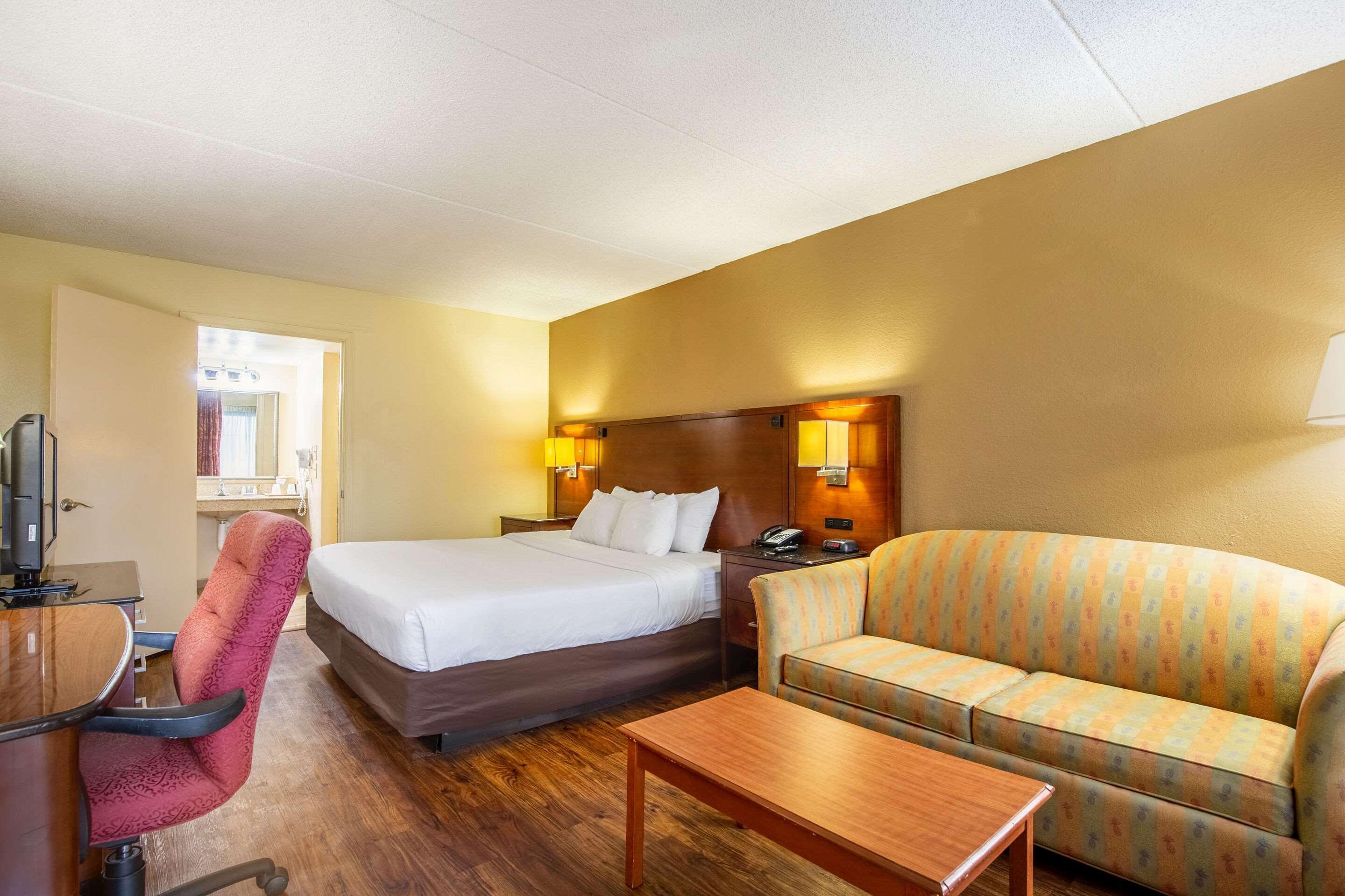 Econo Lodge Naval Station Norfolk Bagian luar foto