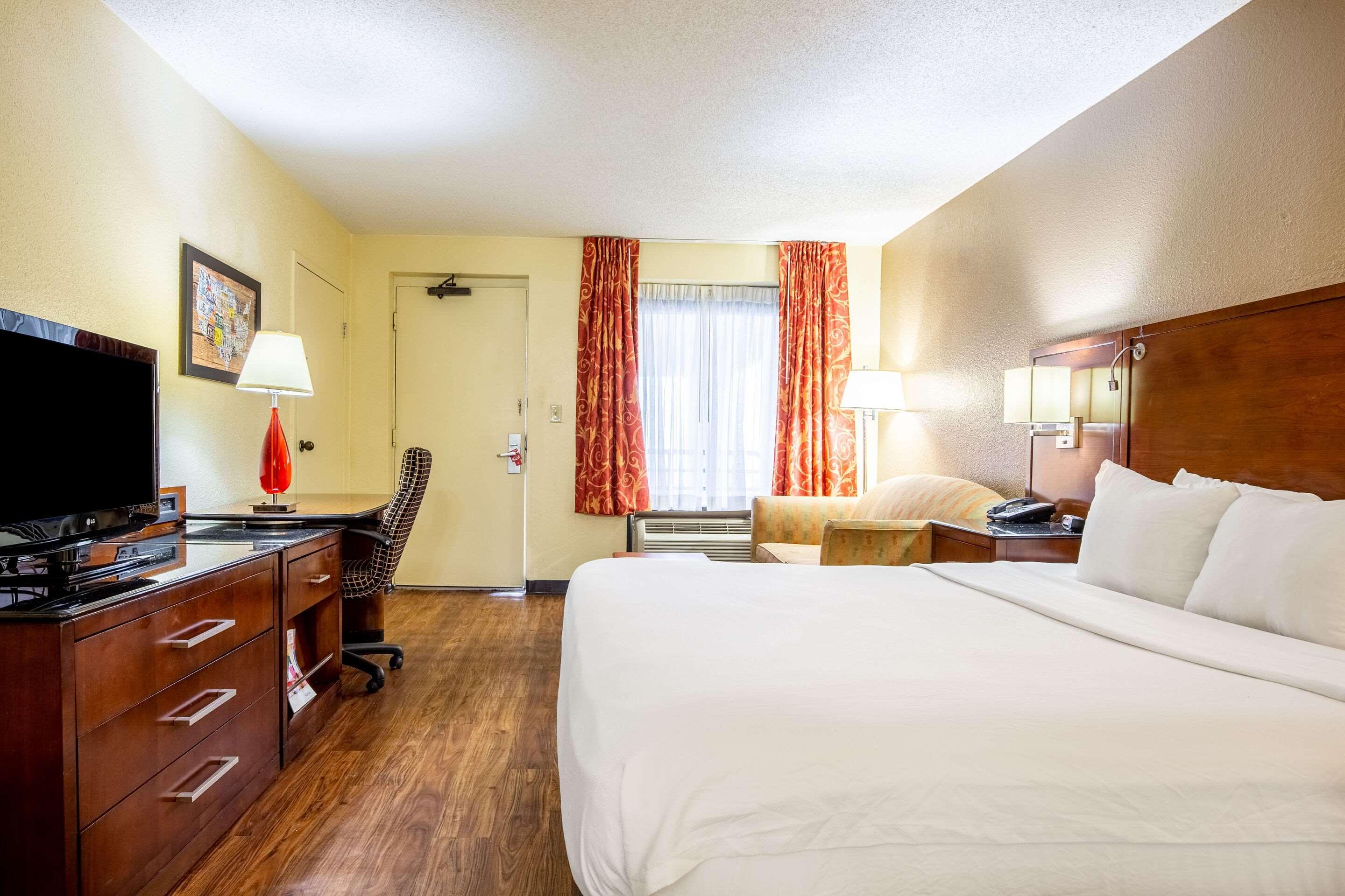 Econo Lodge Naval Station Norfolk Bagian luar foto