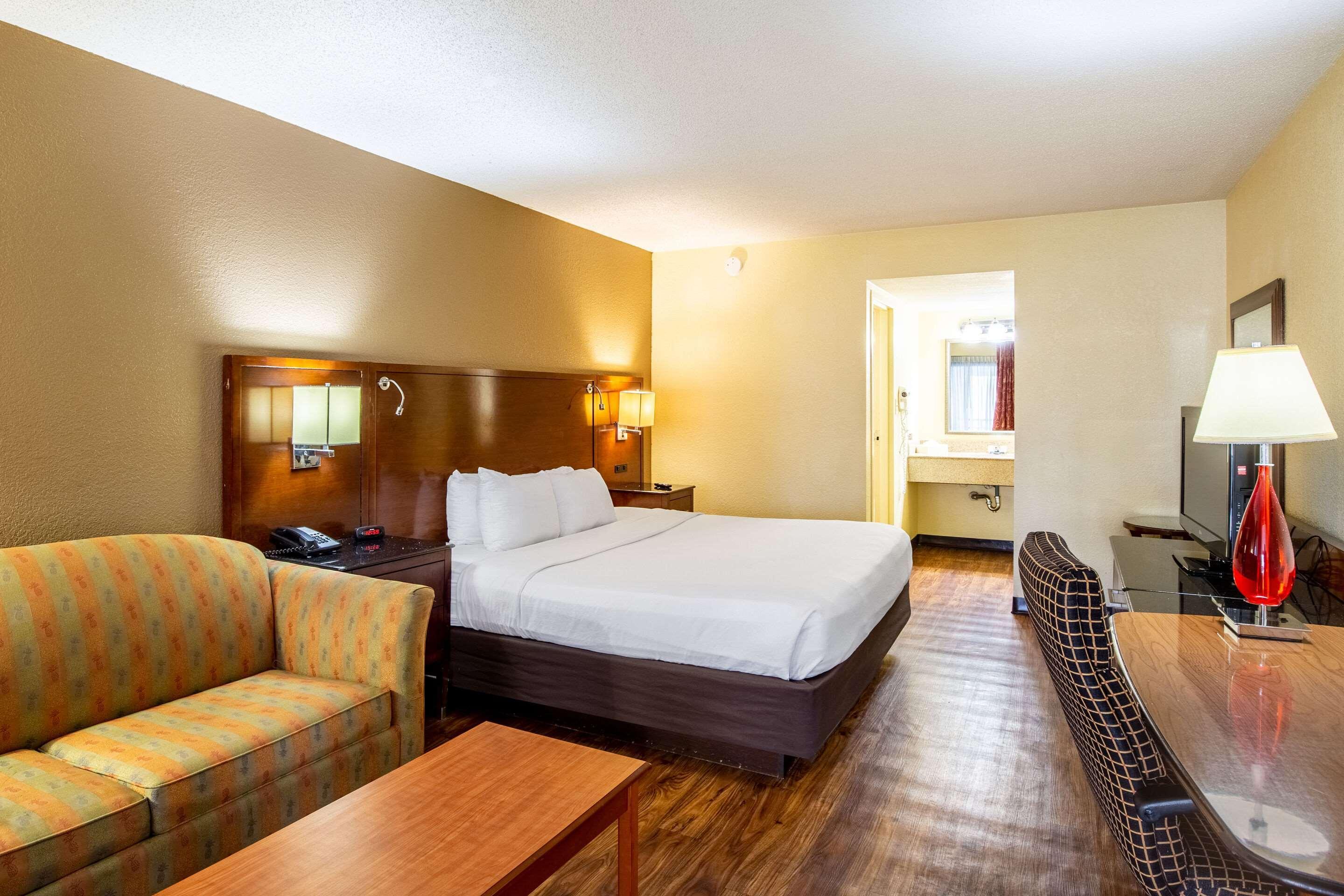 Econo Lodge Naval Station Norfolk Bagian luar foto
