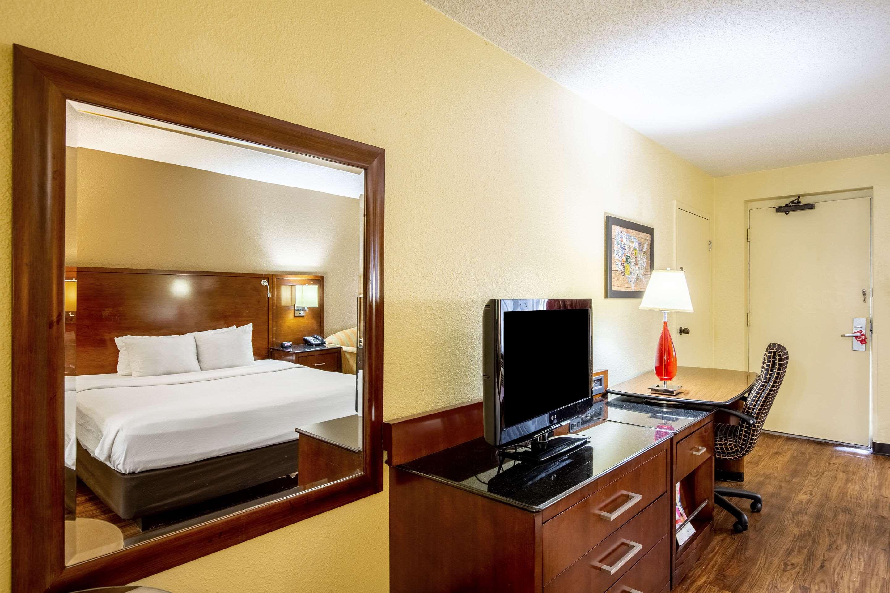 Econo Lodge Naval Station Norfolk Bagian luar foto