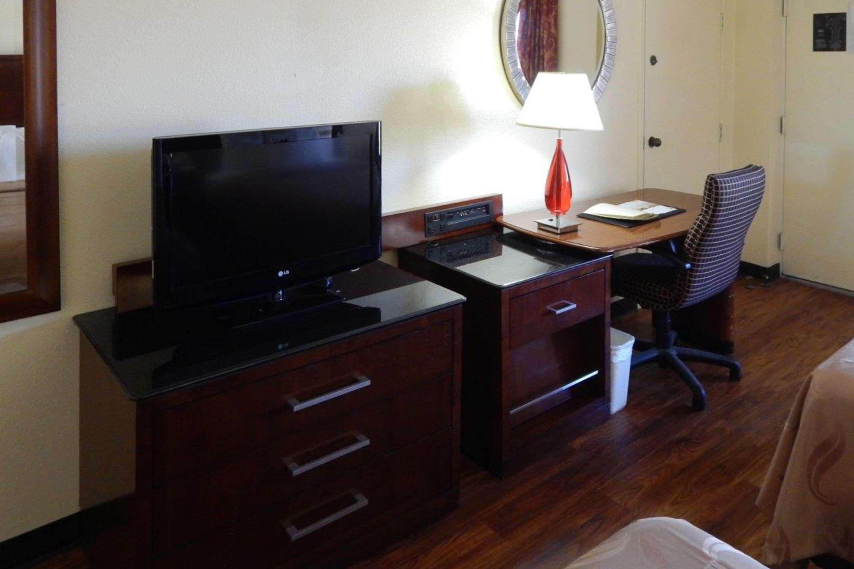Econo Lodge Naval Station Norfolk Bagian luar foto