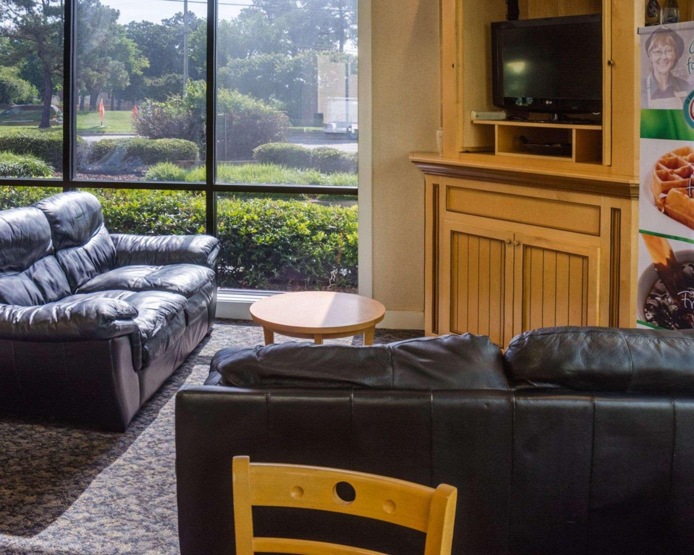 Econo Lodge Naval Station Norfolk Bagian luar foto