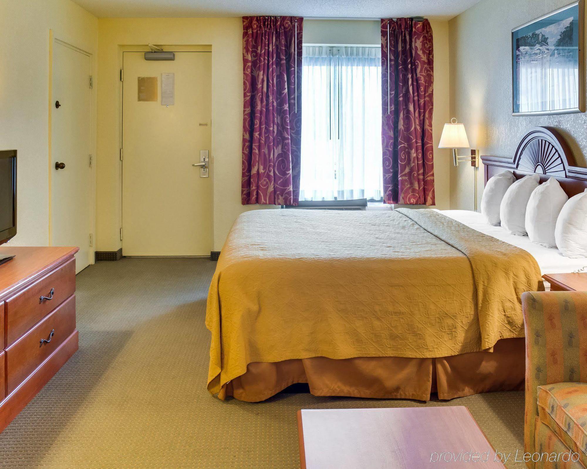 Econo Lodge Naval Station Norfolk Bagian luar foto