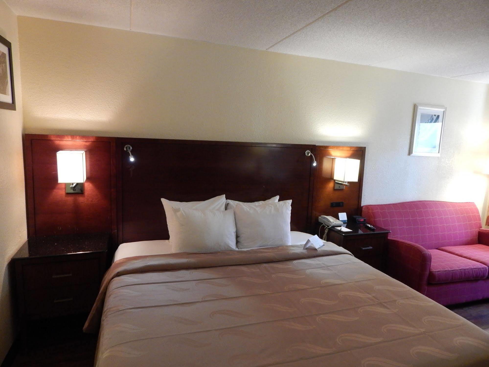 Econo Lodge Naval Station Norfolk Bagian luar foto